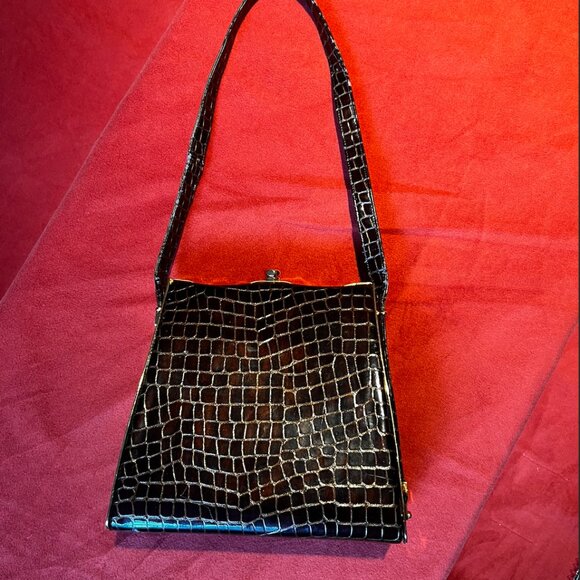 Simple and Timeless Retro Croc Bag- Metal Wavy Gold Frame- See pics for effect! - Picture 1 of 13